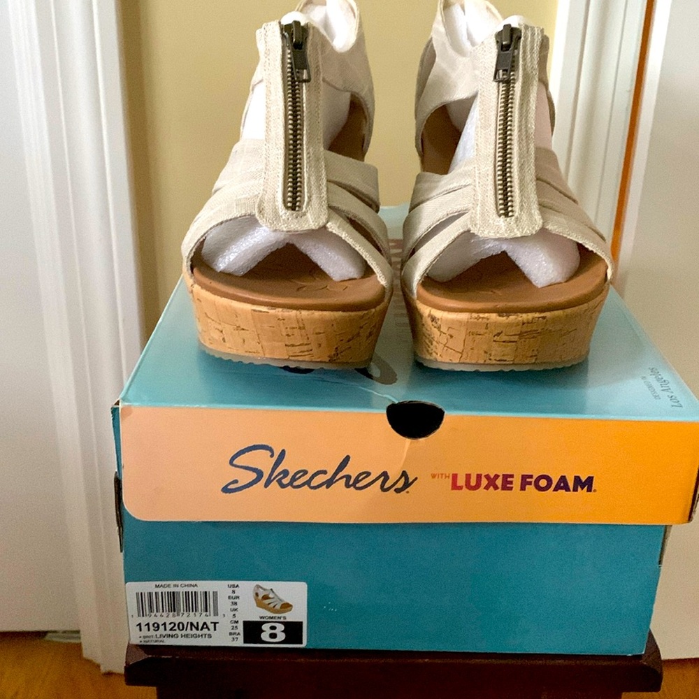 Women’s Skechers Living Heights Wedge Sandal Size 8M Color Natural